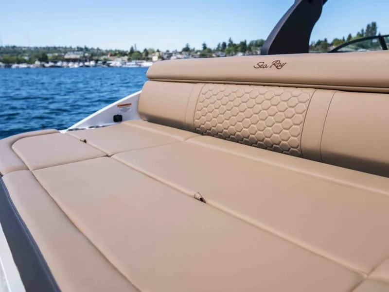 Slide: The Image of 2018 Sea Ray SDX 270 boat with luxurious upholstery design. - 9