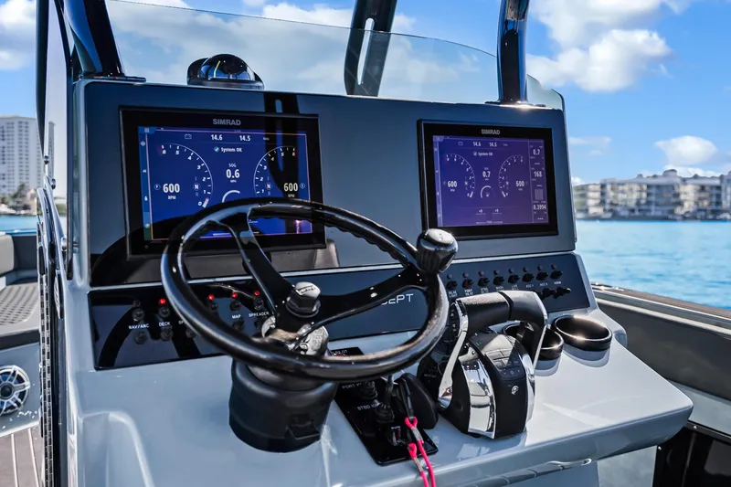 Slide: The Image of Dual Simrad Go 12" displays - 19