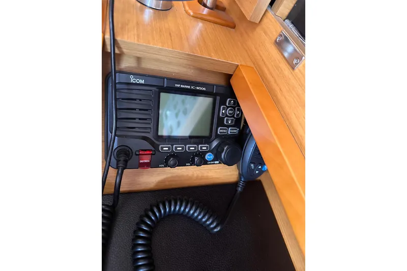 Slide: The Image of VHF marine radio on Jeanneau Sun Odyssey 469, 2015 model, with distress button. - 25