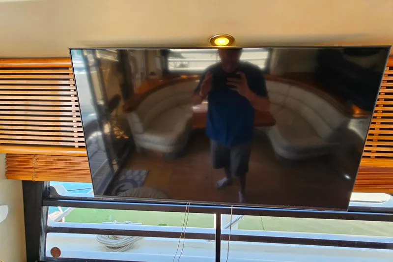 Slide: The Image of Interior of 1998 Sunseeker Manhattan 62 yacht with TV and seating area. - 16