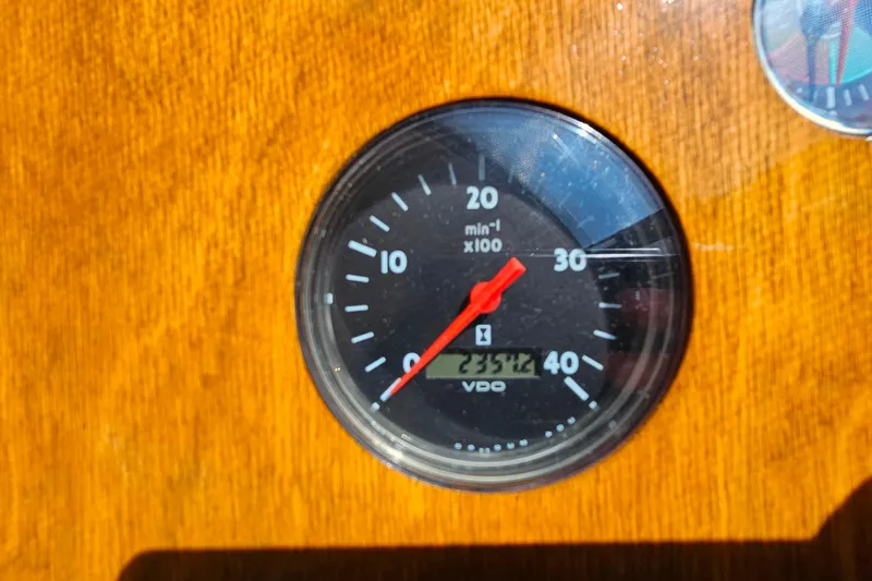 Slide: The Image of Tachometer on 1998 Sunseeker Manhattan 62 yacht dashboard, displaying engine RPM. - 26
