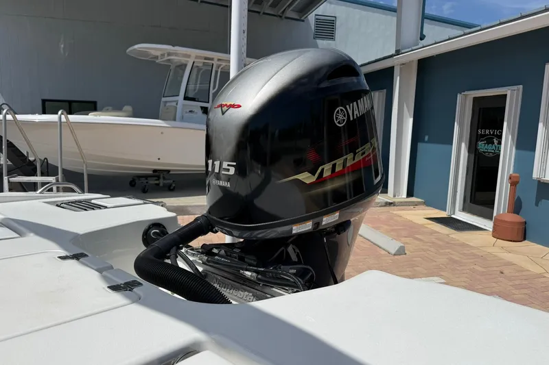 Slide: The Image of 2021 NauticStar 191 Hybrid with Yamaha 115 VMAX outboard engine, docked outdoors. - 8