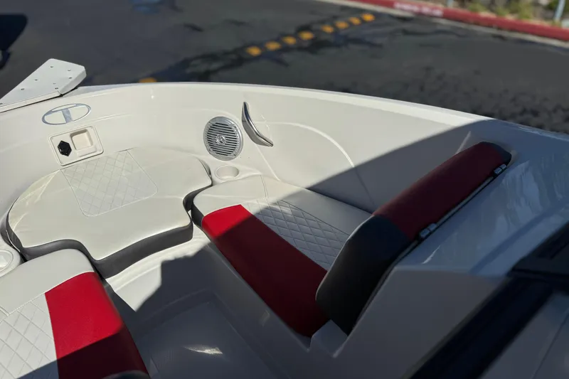 Slide: The Image of Interior of a 2016 Tahoe 550 TF boat with red and white seating. - 15