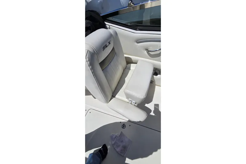Slide: The Image of 2007 Sea Ray SLX 250 boat seat with white upholstery and armrest. - 15