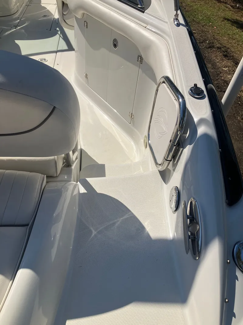 Slide: The Image of Crownline Boats 240 EX 2005 - 10