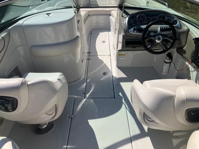 Slide: The Image of Crownline Boats 240 EX 2005 - 13