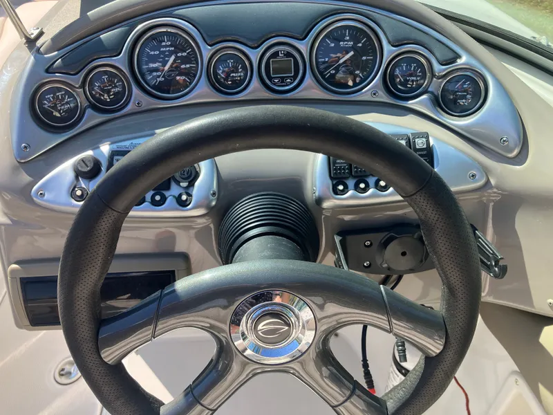 Slide: The Image of Crownline Boats 240 EX 2005 - 16