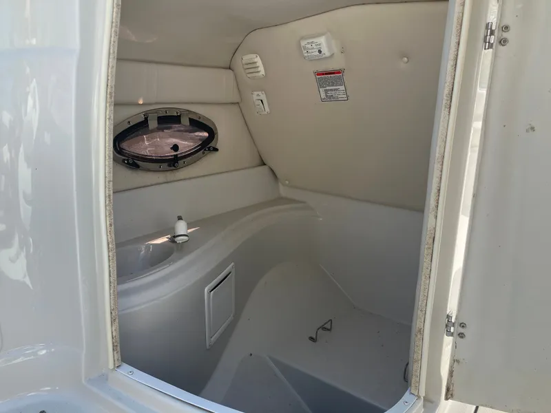 Slide: The Image of Crownline Boats 240 EX 2005 - 17