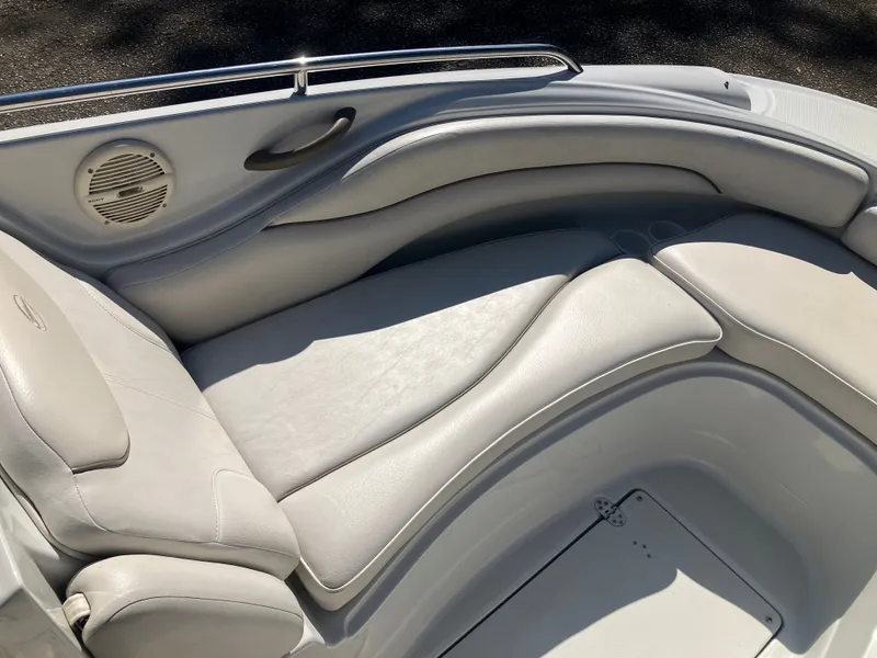 Slide: The Image of Crownline Boats 240 EX 2005 - 19