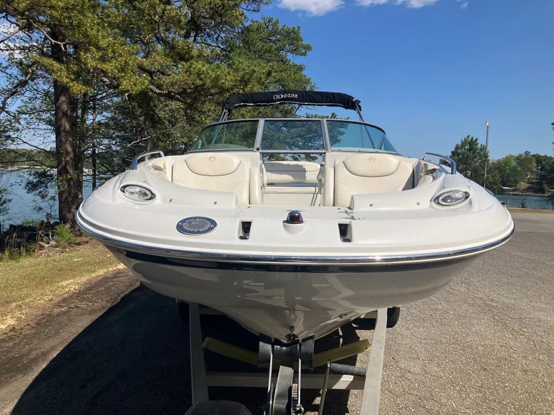 Slide: The Image of Crownline Boats 240 EX 2005 - 2