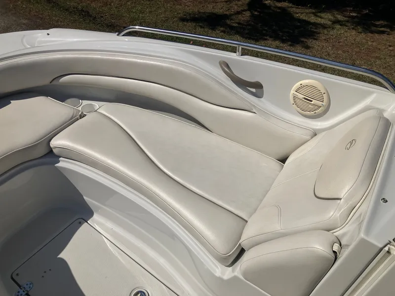 Slide: The Image of Crownline Boats 240 EX 2005 - 20