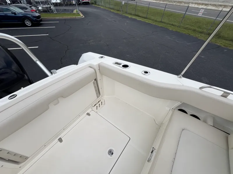Slide: The Image of Boston Whaler 230 VANTAGE 2013 - 18