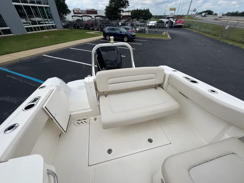 Slide: The Image of Boston Whaler 230 VANTAGE 2013 - 20
