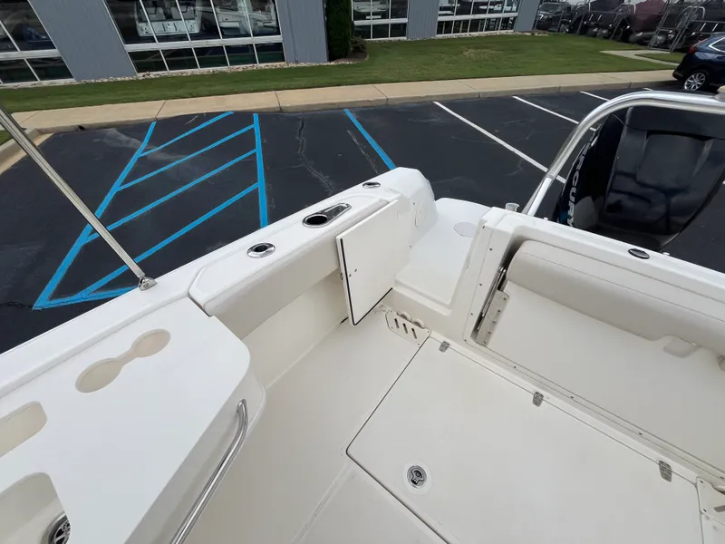 Slide: The Image of Boston Whaler 230 VANTAGE 2013 - 19