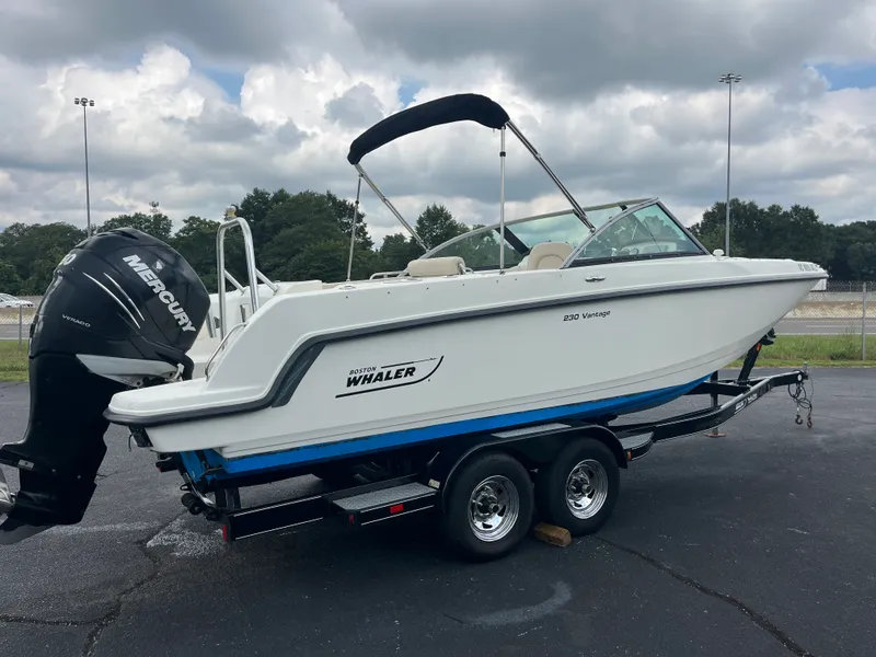 Slide: The Image of Boston Whaler 230 VANTAGE 2013 - 4