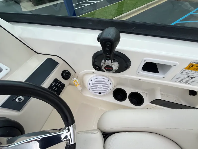 Slide: The Image of Boston Whaler 230 VANTAGE 2013 - 22