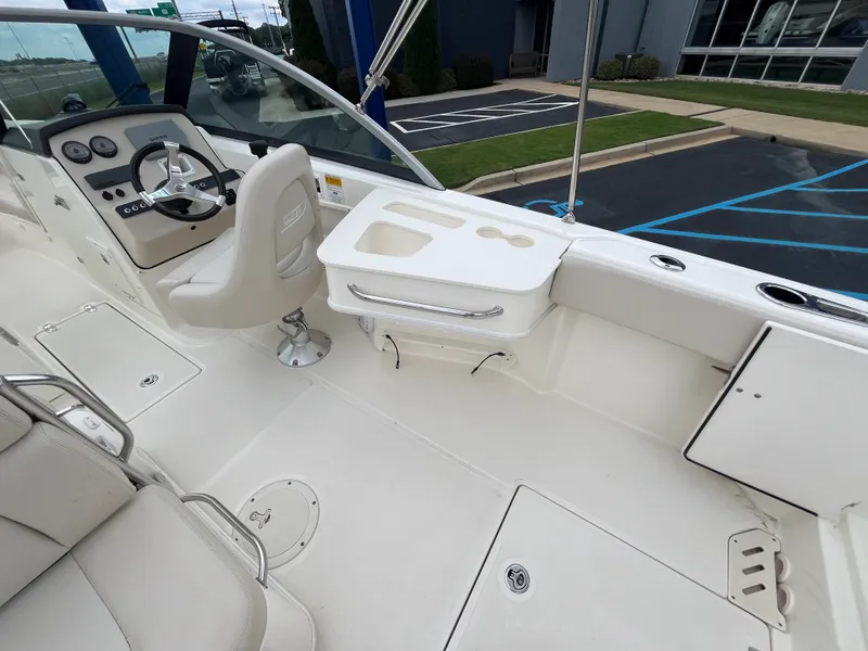 Slide: The Image of Boston Whaler 230 VANTAGE 2013 - 16