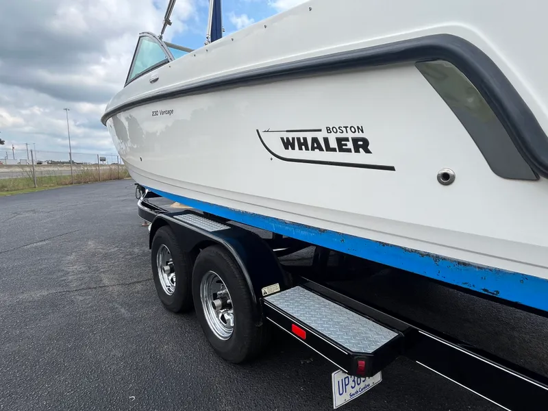 Slide: The Image of Boston Whaler 230 VANTAGE 2013 - 10