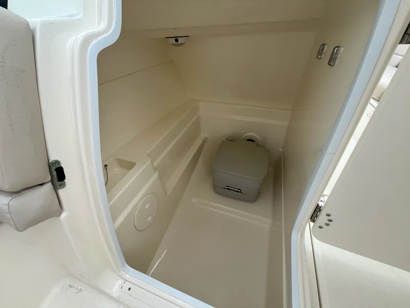 Slide: The Image of Boston Whaler 230 VANTAGE 2013 - 21