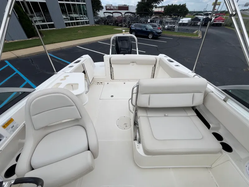 Slide: The Image of Boston Whaler 230 VANTAGE 2013 - 15