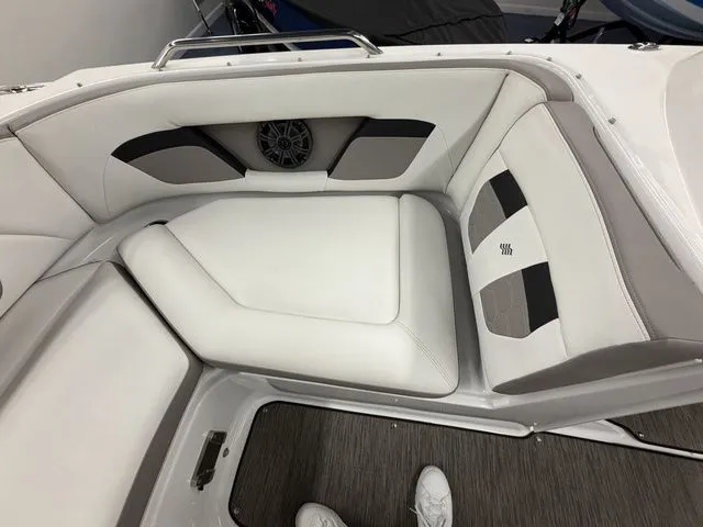 Slide: The Image of Four Winns HD 220 2020 - 10