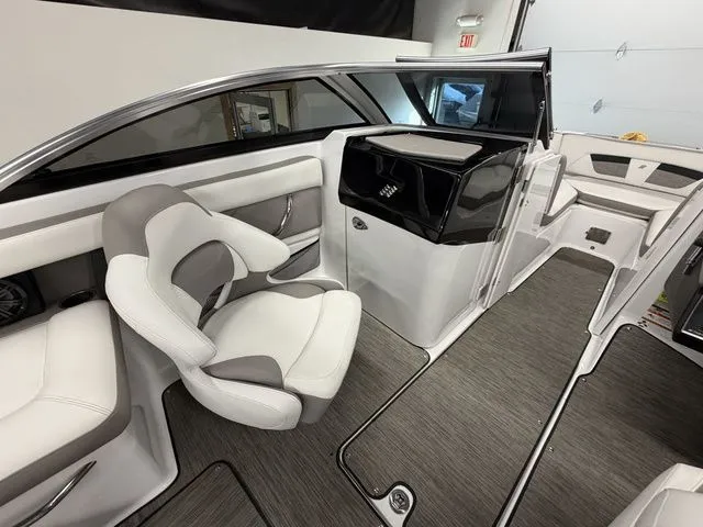 Slide: The Image of Four Winns HD 220 2020 - 11