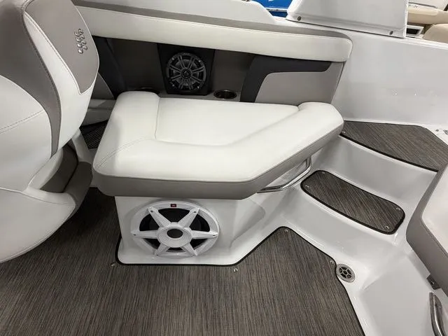 Slide: The Image of Four Winns HD 220 2020 - 13