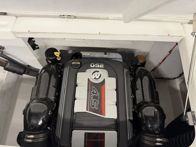 Slide: The Image of Four Winns HD 220 2020 - 15