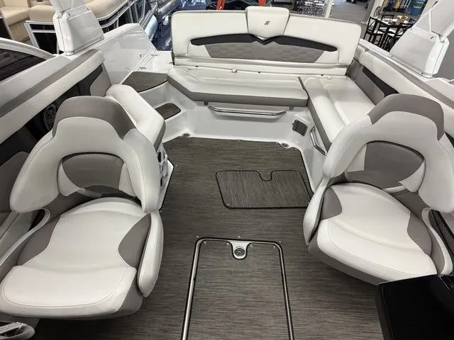 Slide: The Image of Four Winns HD 220 2020 - 16