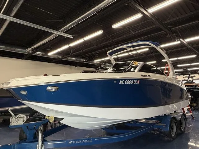 Slide: The Image of Four Winns HD 220 2020 - 4