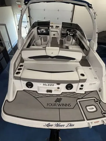 Slide: The Image of Four Winns HD 220 2020 - 5