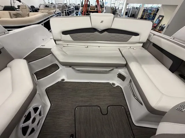 Slide: The Image of Four Winns HD 220 2020 - 7