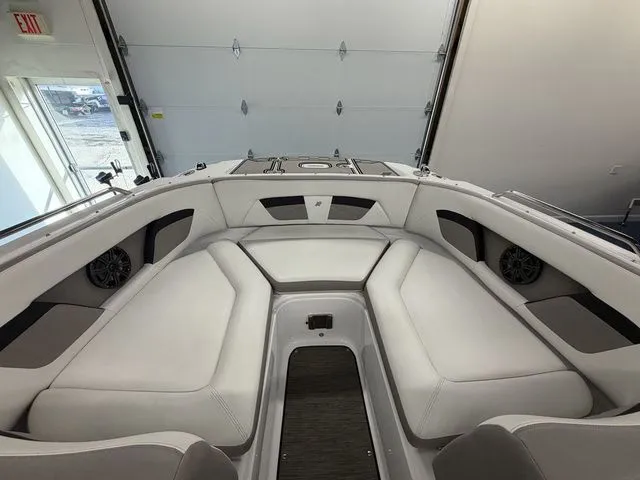 Slide: The Image of Four Winns HD 220 2020 - 9