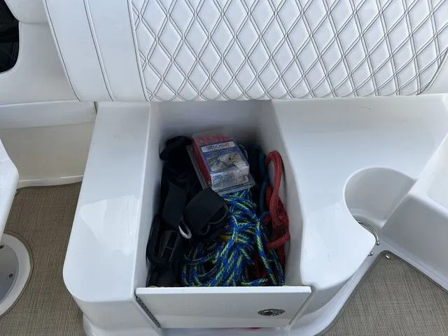 Slide: The Image of Sea Ray SLX 230 2019 - 11