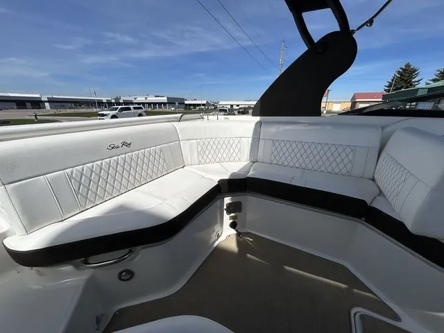 Slide: The Image of Sea Ray SLX 230 2019 - 12