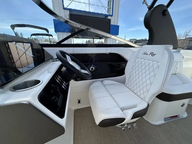 Slide: The Image of Sea Ray SLX 230 2019 - 16