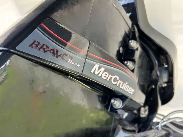 Slide: The Image of Sea Ray SLX 230 2019 - 30