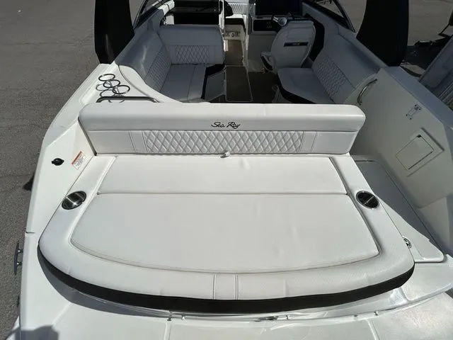 Slide: The Image of Sea Ray SLX 230 2019 - 7