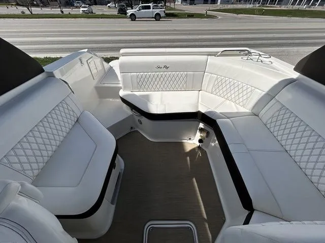 Slide: The Image of Sea Ray SLX 230 2019 - 9