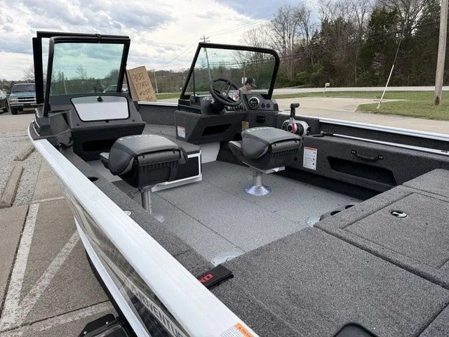 Slide: The Image of Lund 1775 Adventure Sport 2026 - 10