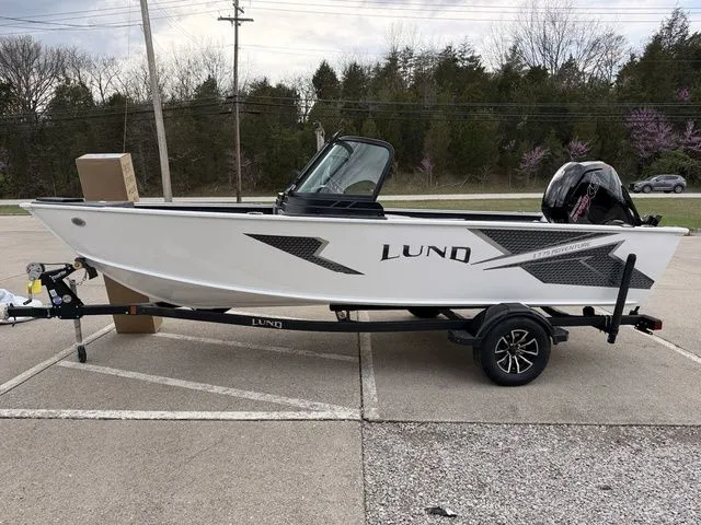 Slide: The Image of Lund 1775 Adventure Sport 2026 - 11