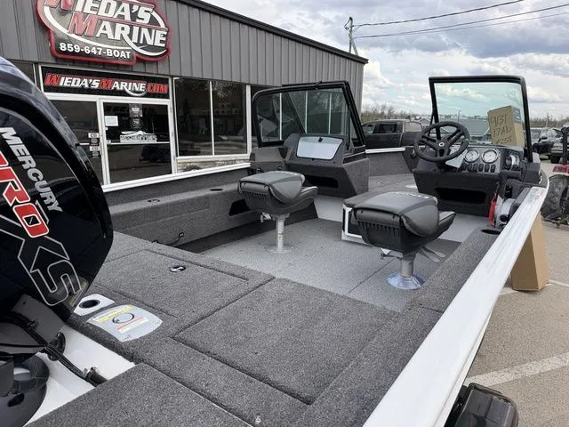 Slide: The Image of Lund 1775 Adventure Sport 2026 - 3