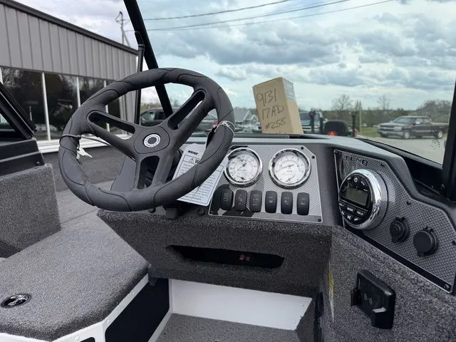 Slide: The Image of Lund 1775 Adventure Sport 2026 - 4