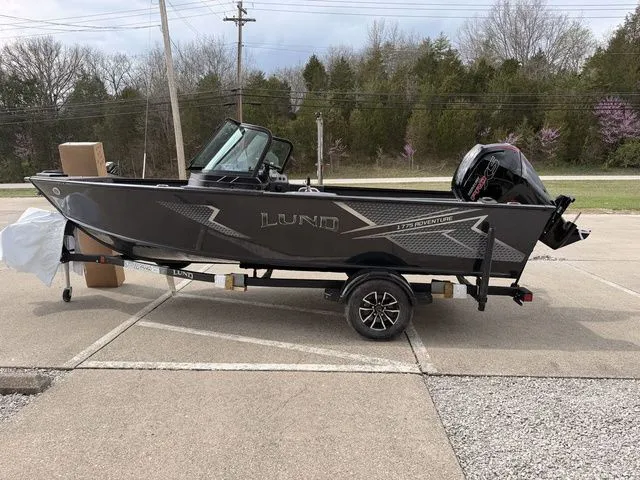 Slide: The Image of Lund 1775 Adventure Sport 2026 - 13