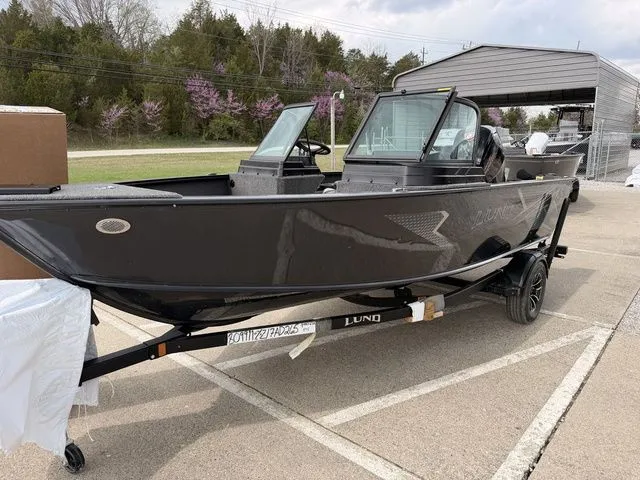 Slide: The Image of Lund 1775 Adventure Sport 2026 - 9