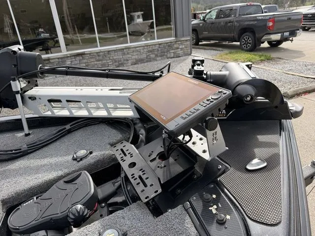 Slide: The Image of Phoenix Bass Boat 921 Elite 2023 - 10