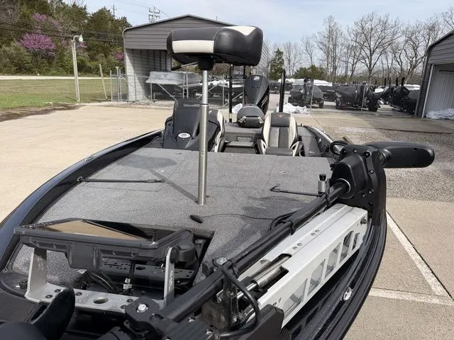 Slide: The Image of Phoenix Bass Boat 921 Elite 2023 - 13