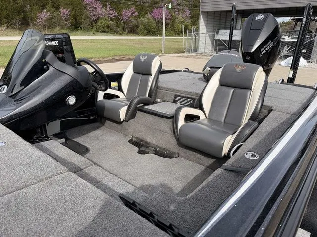 Slide: The Image of Phoenix Bass Boat 921 Elite 2023 - 14