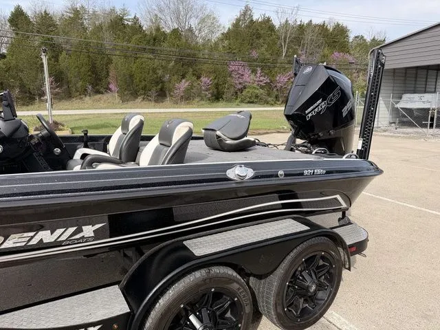 Slide: The Image of Phoenix Bass Boat 921 Elite 2023 - 15