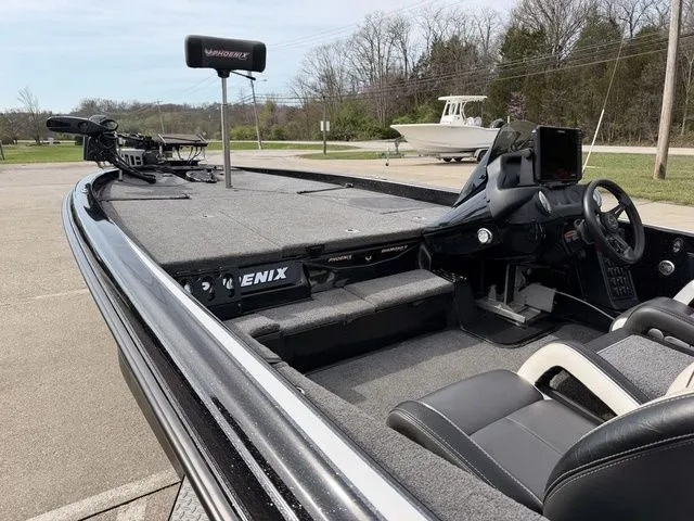 Slide: The Image of Phoenix Bass Boat 921 Elite 2023 - 16